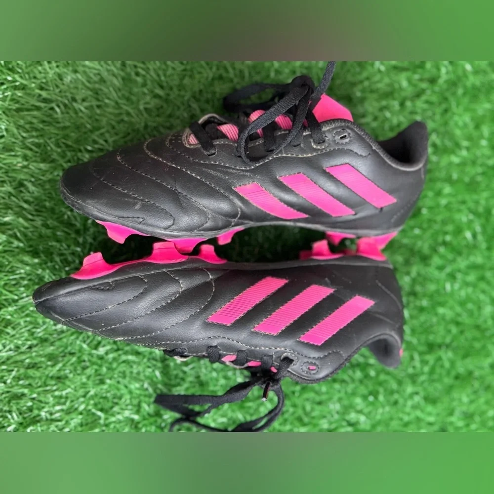 Adidas Black and Pink‎ Athletic Cleats Size 3.5